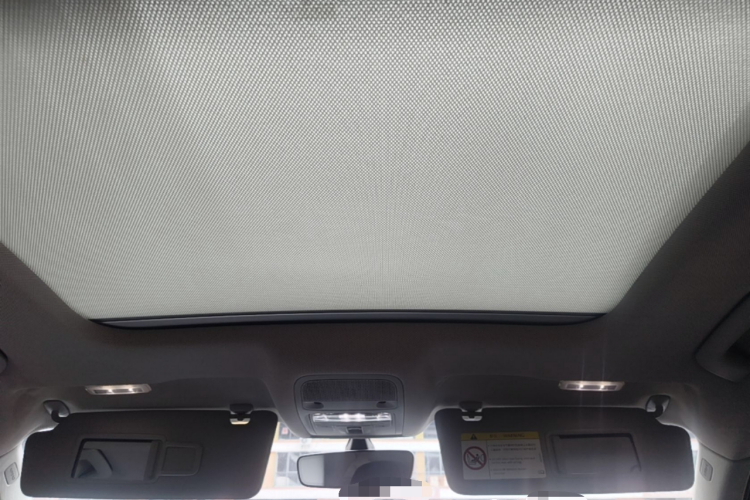 Audi Q3 2018 car image #18
