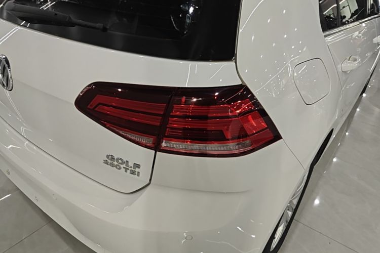 Volkswagen Golf 2019 car image #8