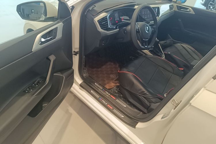 Volkswagen Polo 2021 car image #12