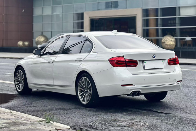 BMW 3 Series 2019 car image #7