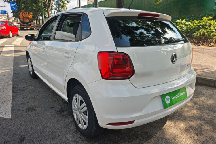 Volkswagen Polo 2015 car image #5