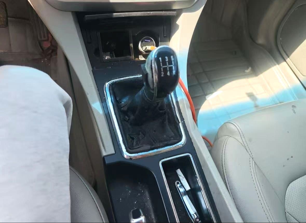 GEELY Emgrand 2016 car image #3