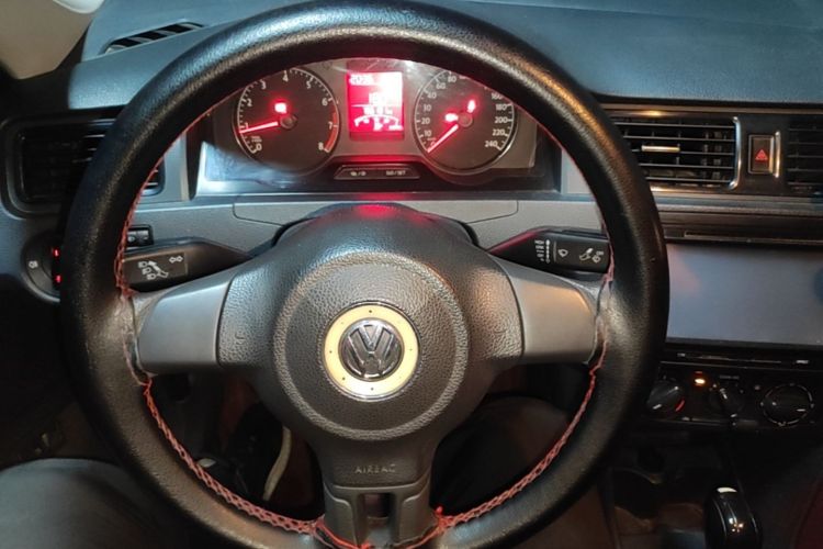 Volkswagen Santana 2016 car image #11