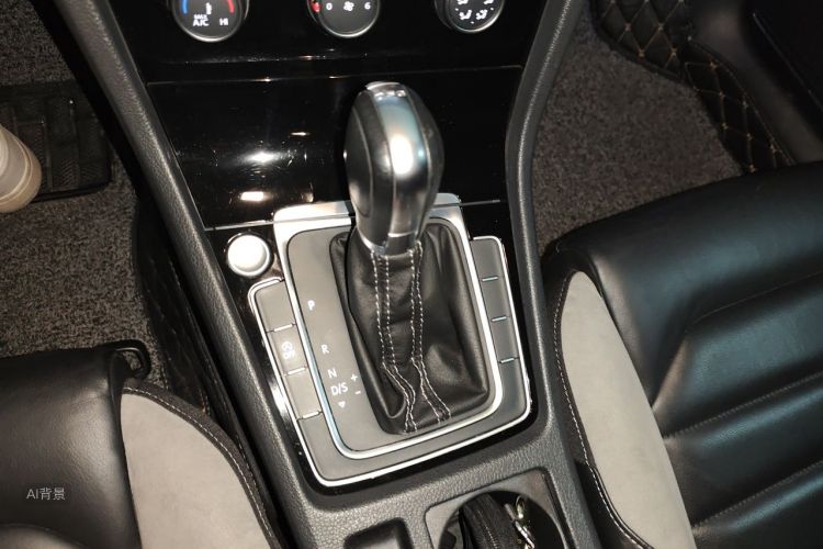 Volkswagen Golf 2017 car image #16