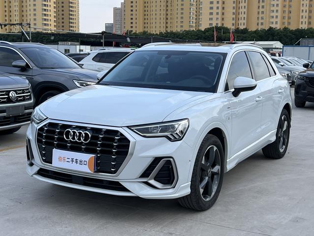 Audi Q3 2022 car image #18
