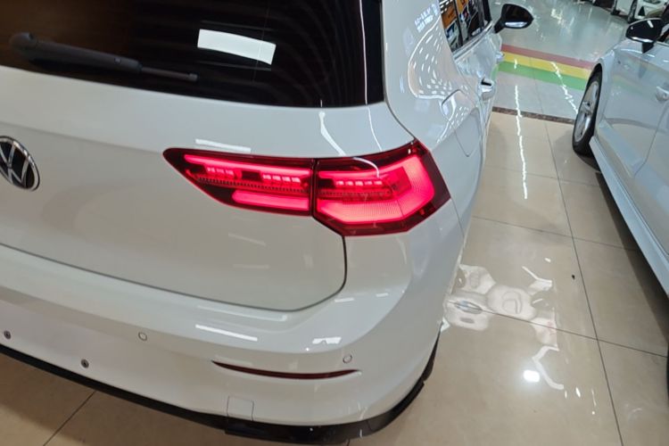 Volkswagen Golf 2022 car image #8