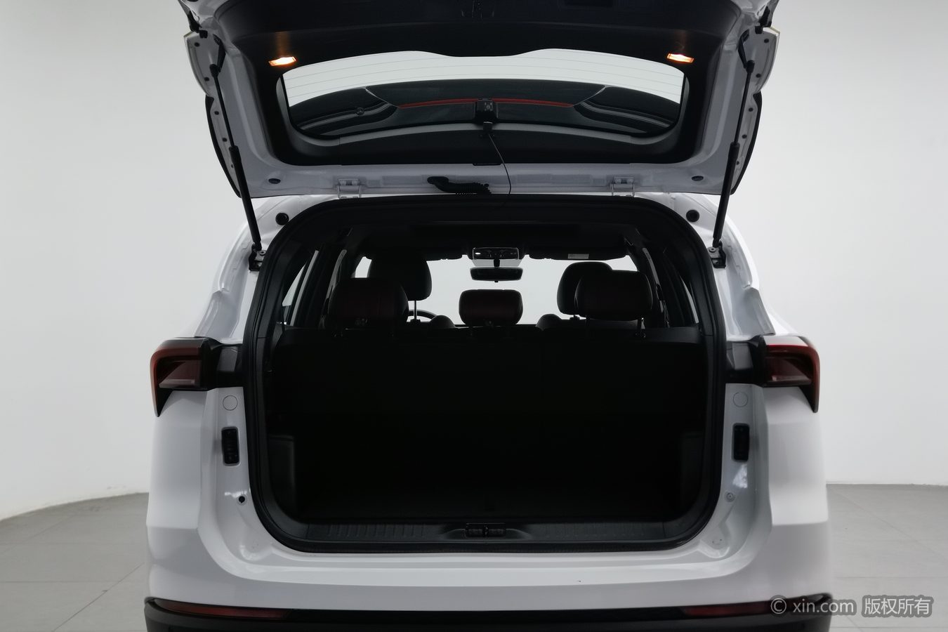 Jetour X70 PLUS 2022 car image #17