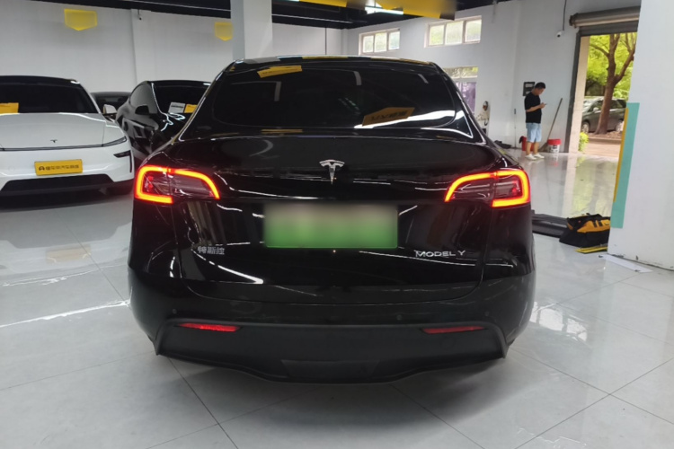 Tesla Model Y 2022 #4 Tesla Model Y 2022 car image #4