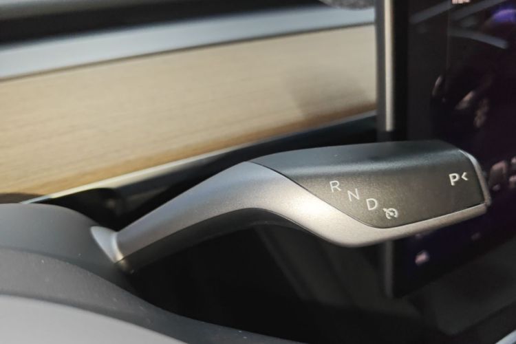 Tesla Model Y 2022 car image #14
