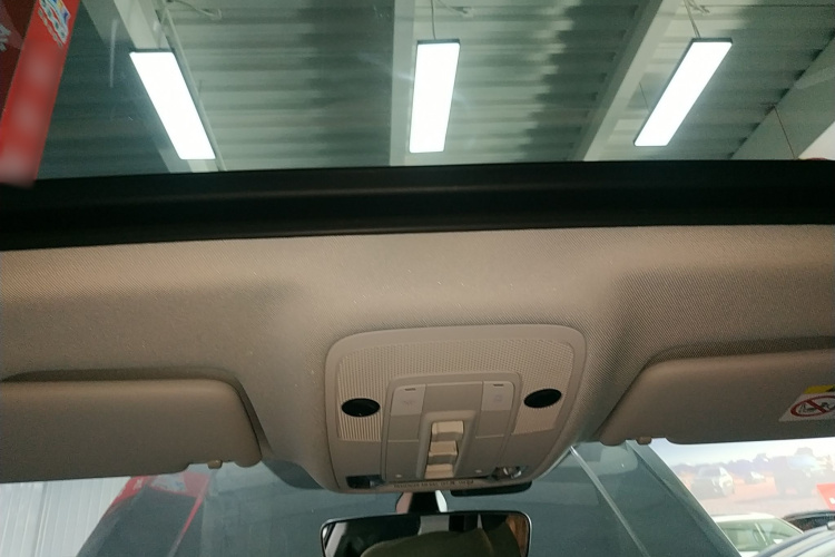 Audi Q3 2020 car image #18