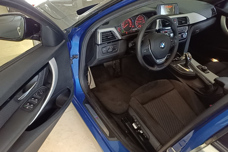 BMW 3 Series 2017 car image #12