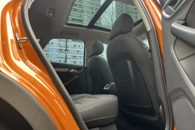 Audi Q3 2015 car image #9