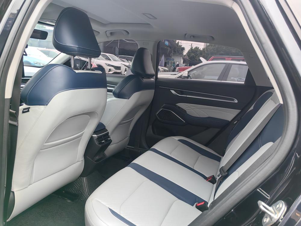 GEELY Emgrand 2022 car image #11