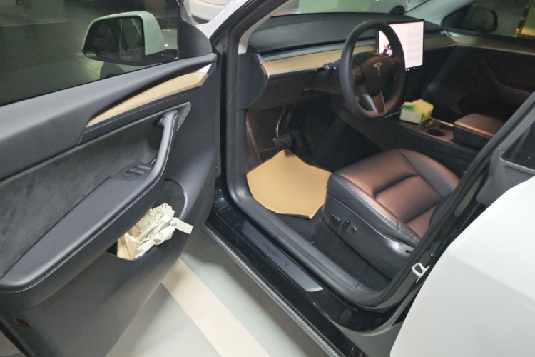 Tesla Model Y 2022 #13 Tesla Model Y 2022 car image #13
