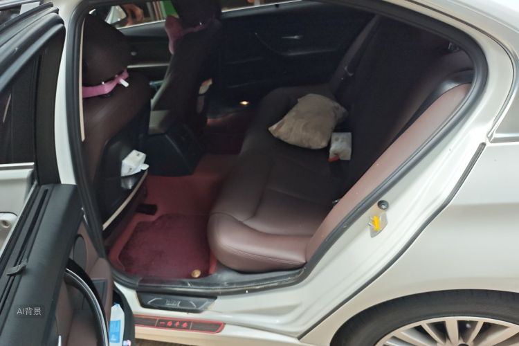 BMW 3 Series 2018 car image #19