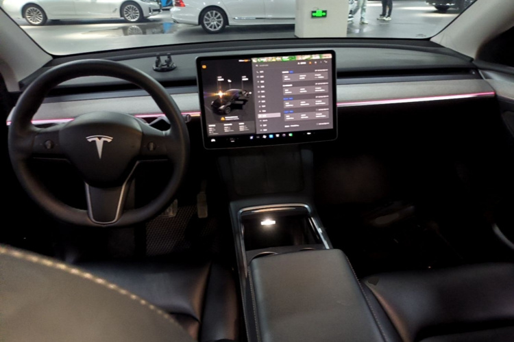 Tesla Model Y 2024 #10 Tesla Model Y 2024 car image #10