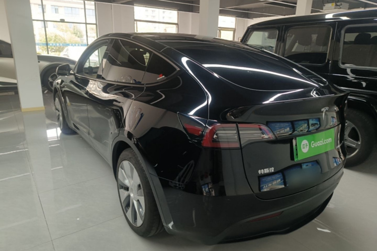Tesla Model Y 2023 #5 Tesla Model Y 2023 car image #5