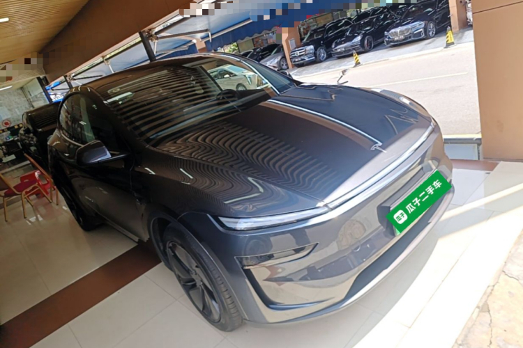 Tesla Model Y 2025 #4 Tesla Model Y 2025 car image #4