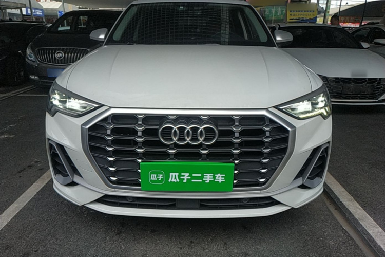 Audi Q3 2020 car image #3