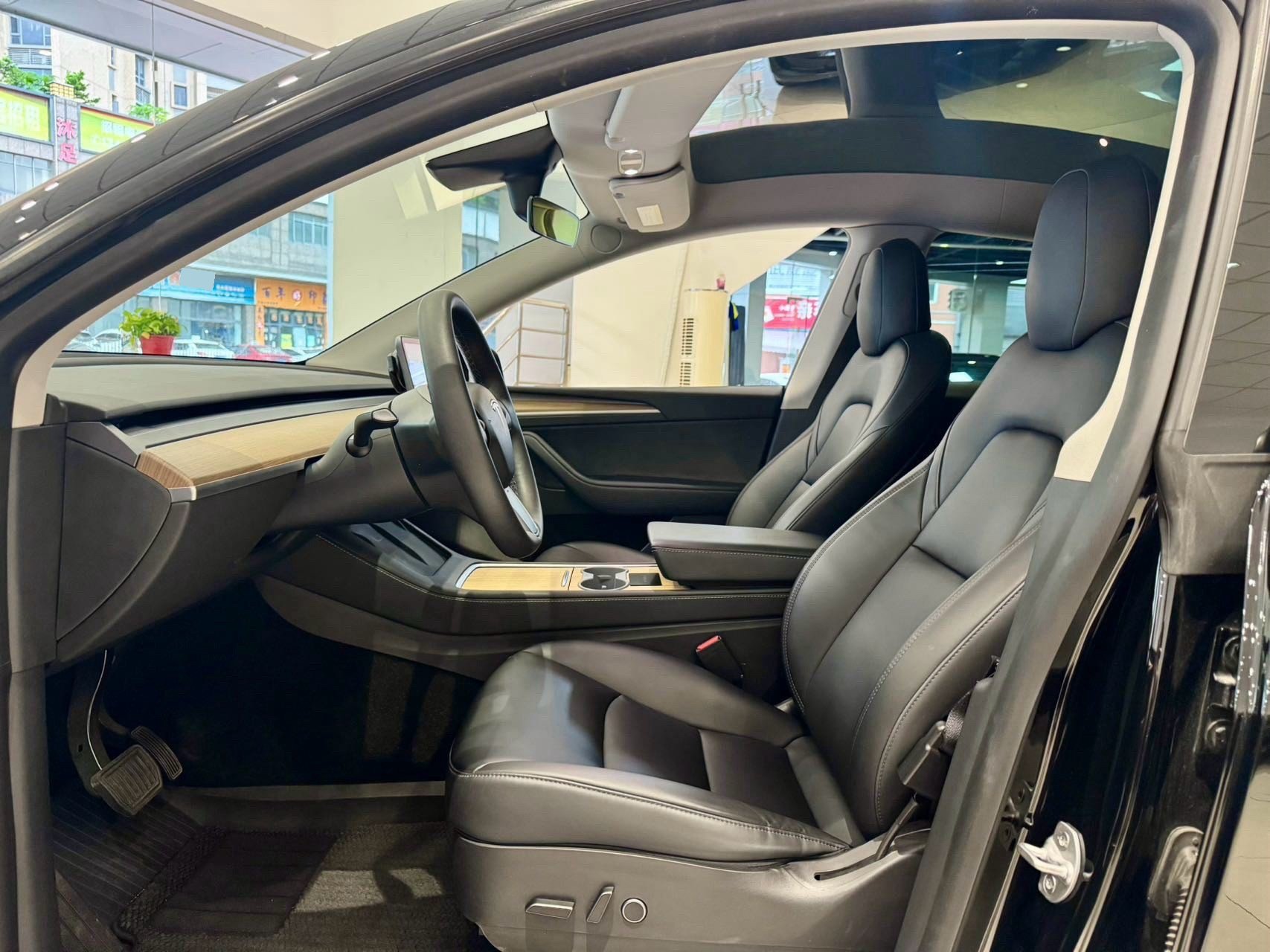Tesla Model Y 2021 car image #5