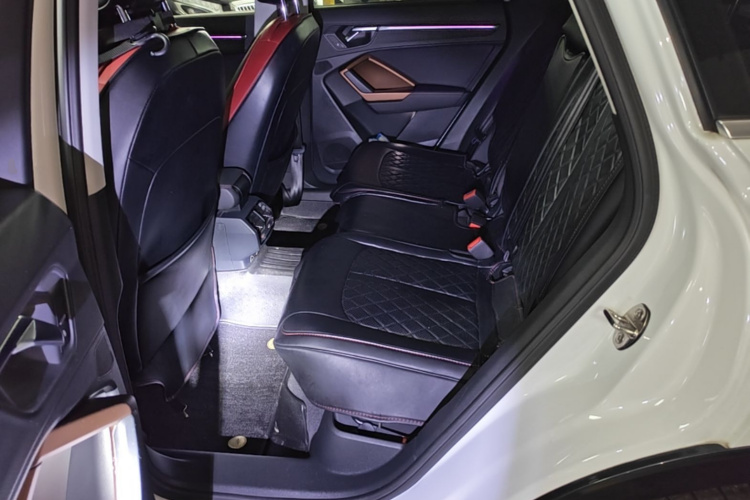 Audi Q3 2020 car image #17