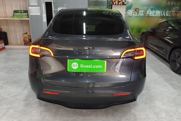 Tesla Model Y 2024 #4 Tesla Model Y 2024 car image #4