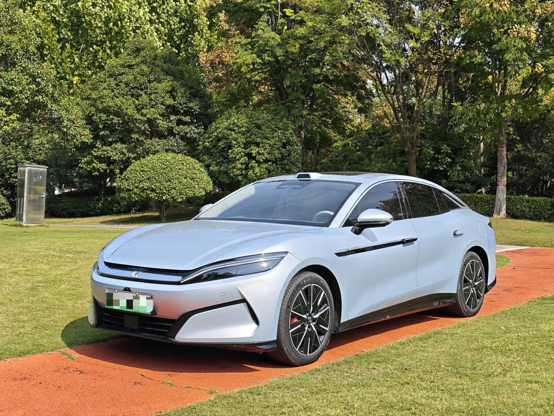BYD HanL 2025 immagine di auto 