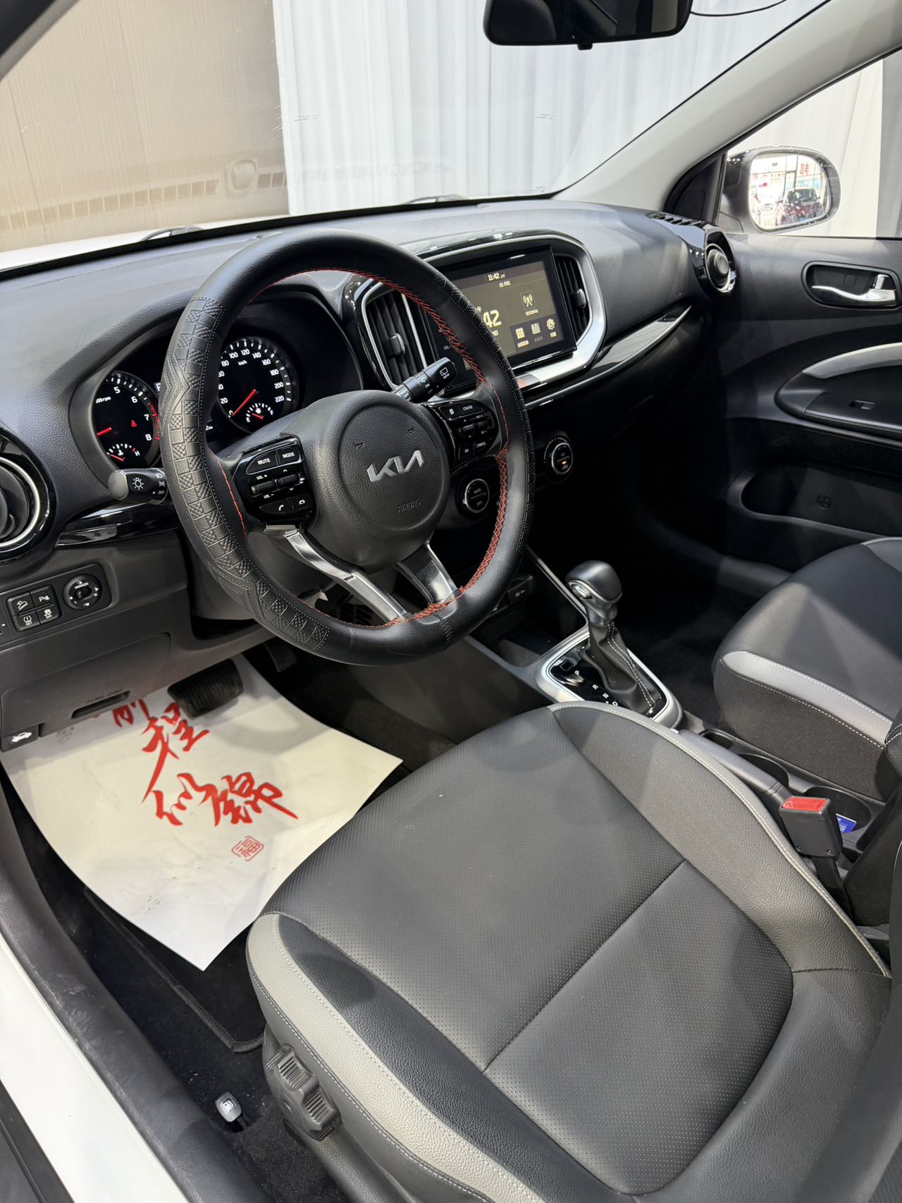 Kia KX1 2022 car image #13