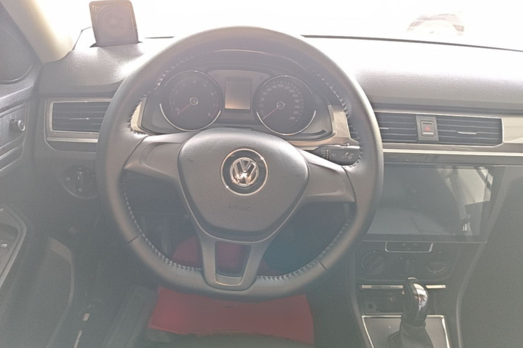 Volkswagen Bora 2017 car image #11