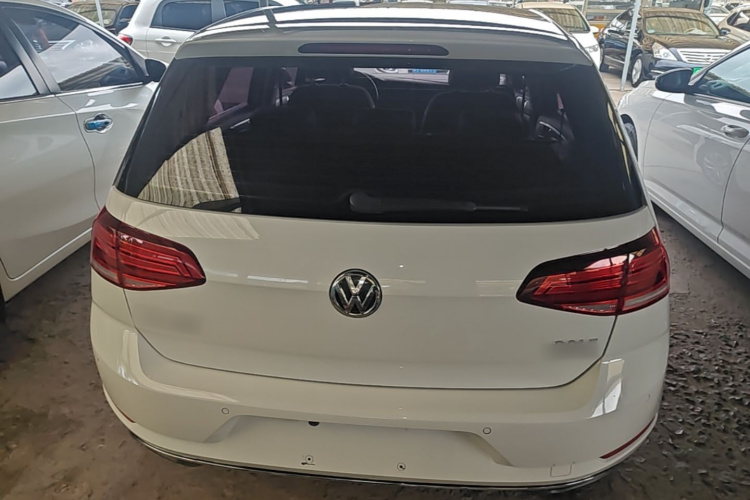 Volkswagen Golf 2018 car image #6