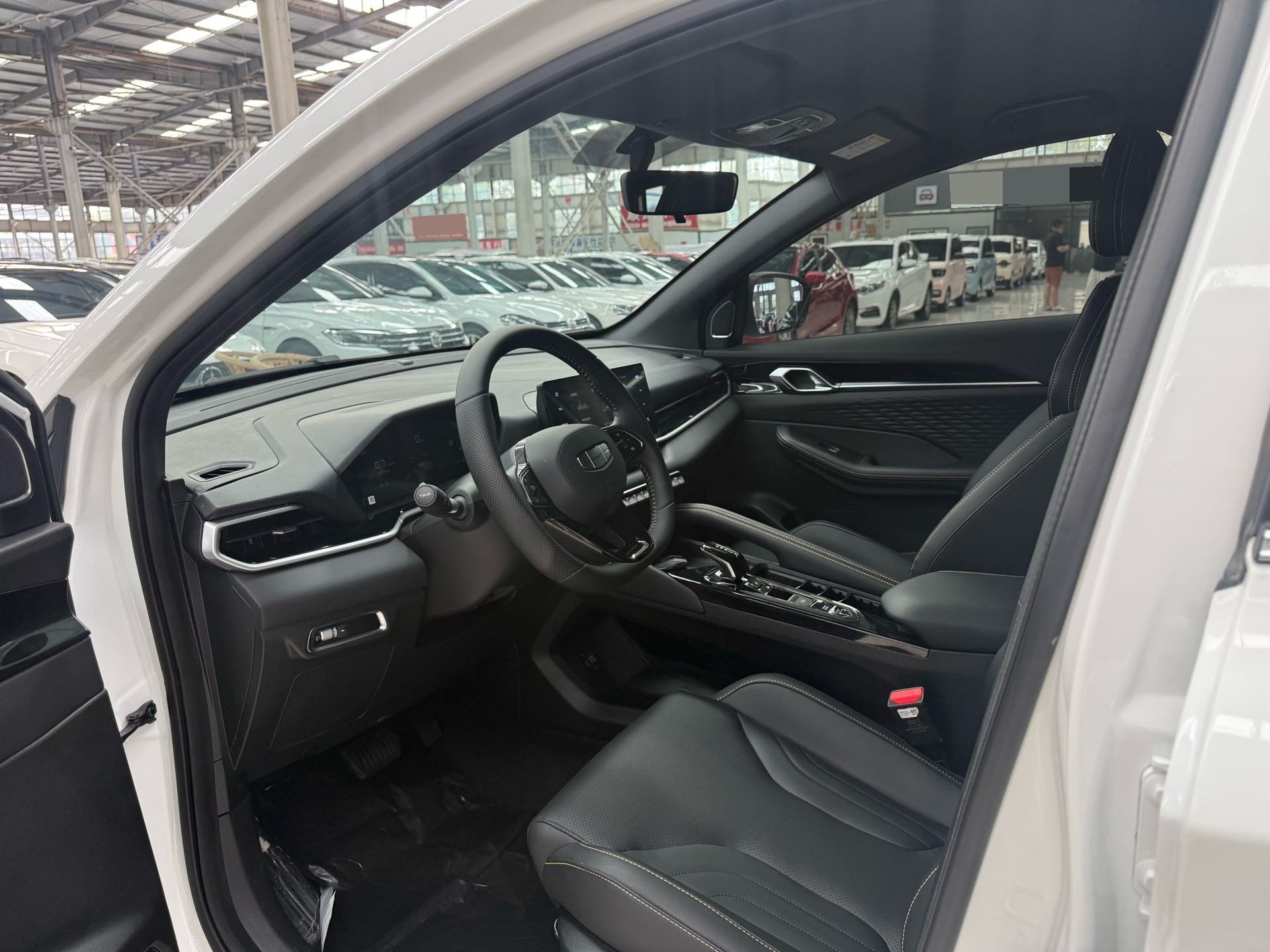 GEELY Coolray 2026 #4 GEELY Coolray 2026 car image #4
