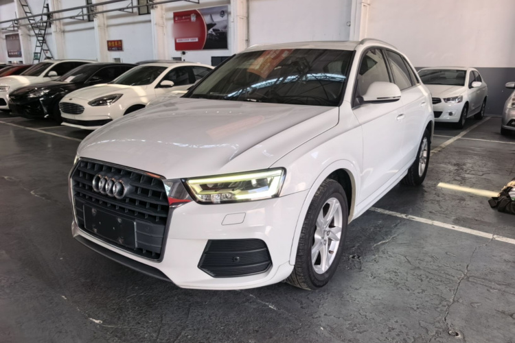 Audi Q3 2019 car image #2