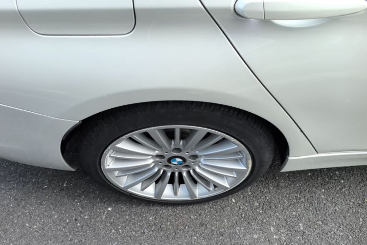 BMW 3 Series 2017 car image #10