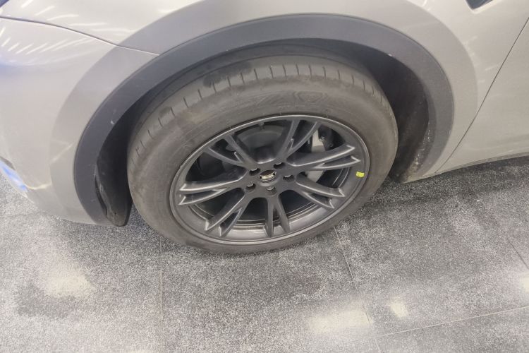 Tesla Model Y 2024 car image #9