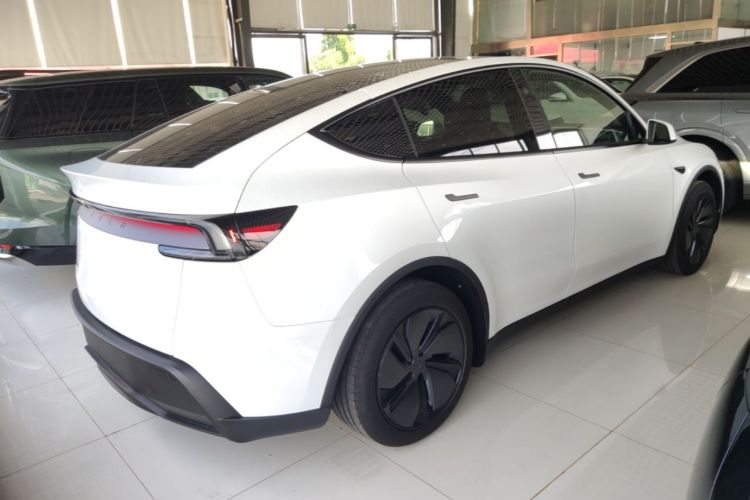 Tesla Model Y 2026 car image #7