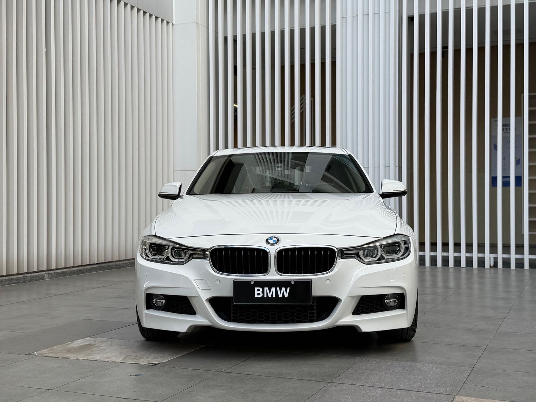 BMW 3 Series 2019 car image #2