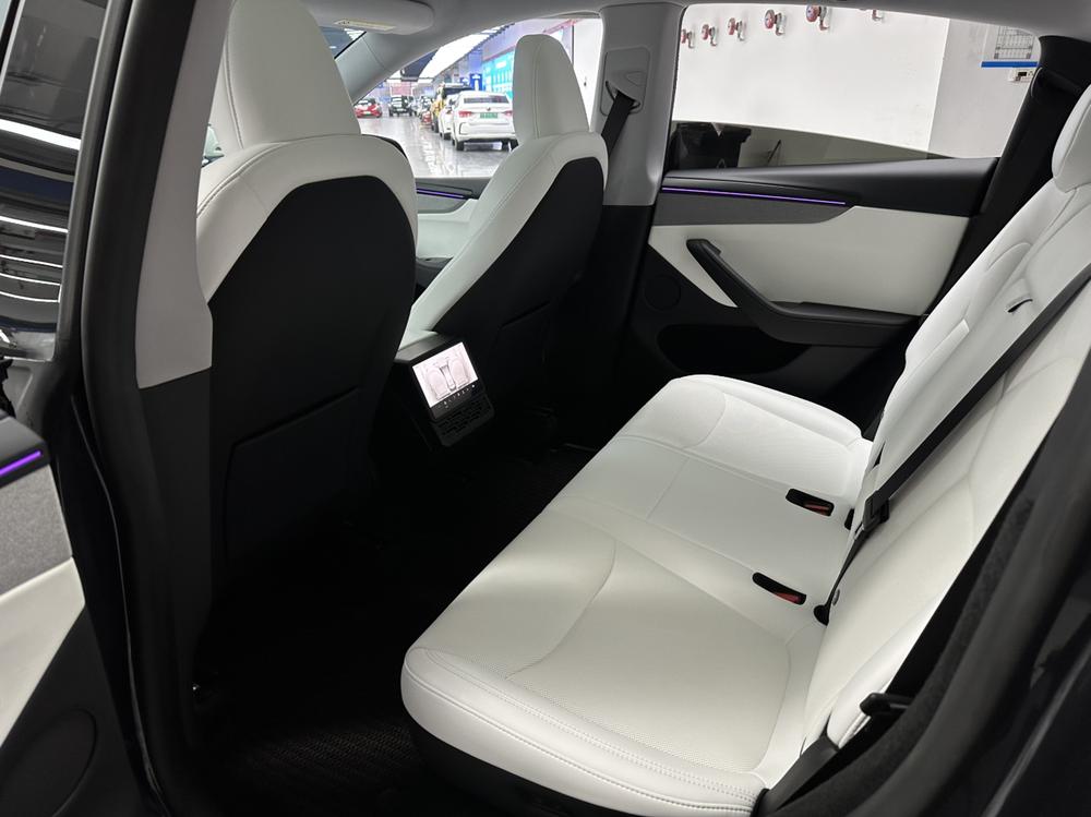Tesla Model Y 2025 #11 Tesla Model Y 2025 car image #11