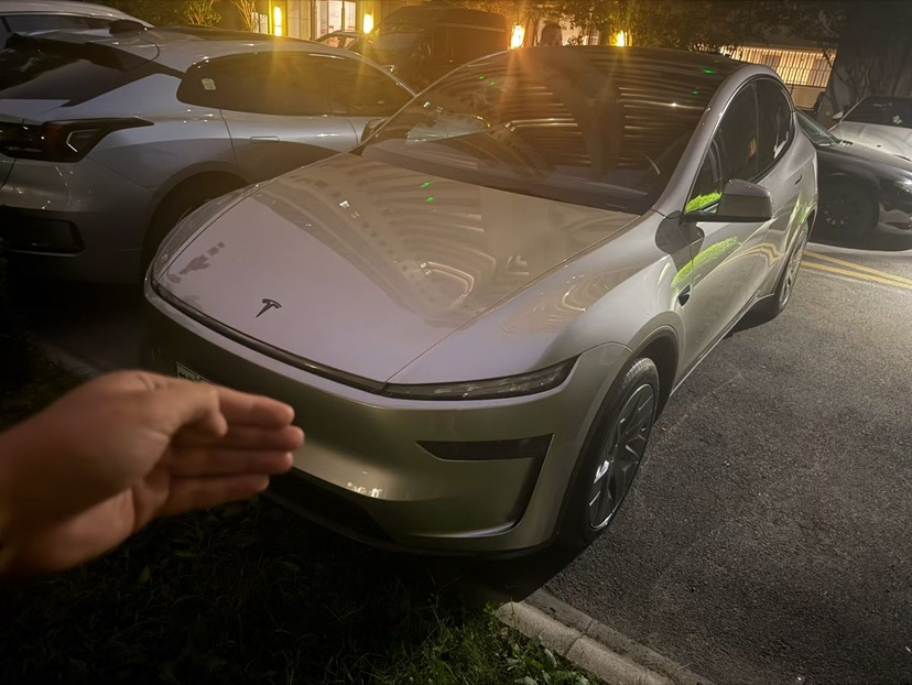 Tesla Model Y L 2026 Tesla Model Y L 2026 car image