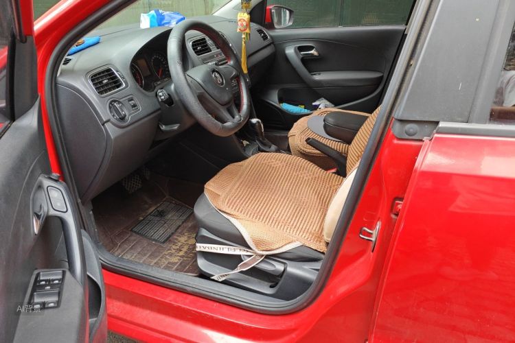 Volkswagen Polo 2016 car image #18