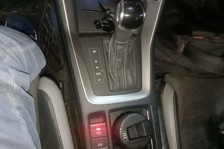 Audi Q3 2022 car image #14