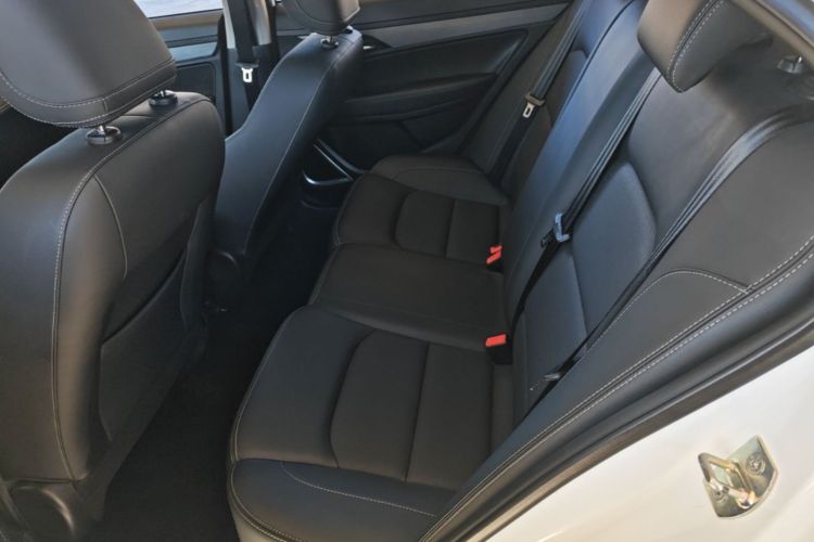GEELY Emgrand 2022 car image #17