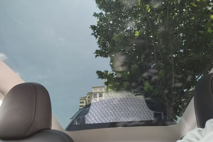 Tesla Model Y 2022 car image #18