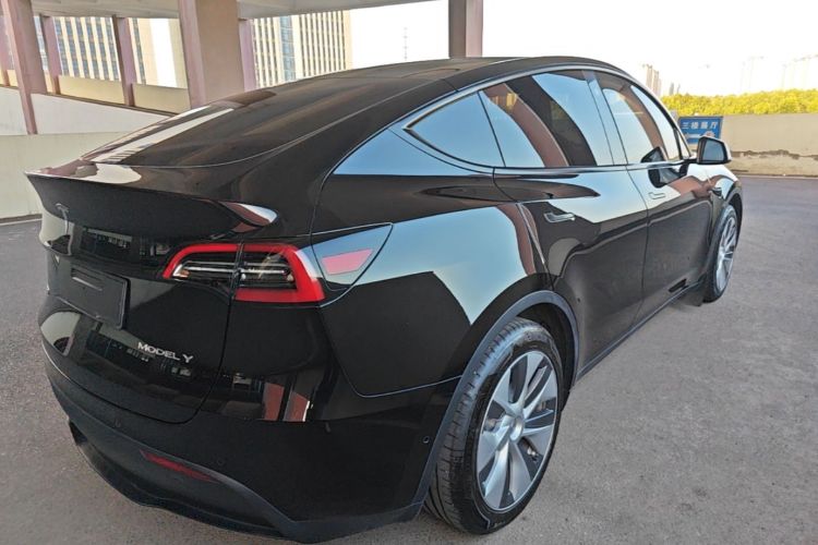 Tesla Model Y 2023 #5 Tesla Model Y 2023 car image #5