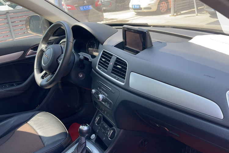 Audi Q3 2019 #15 Audi Q3 2019 car image #15