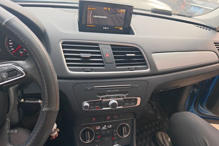 Audi Q3 2016 car image #15