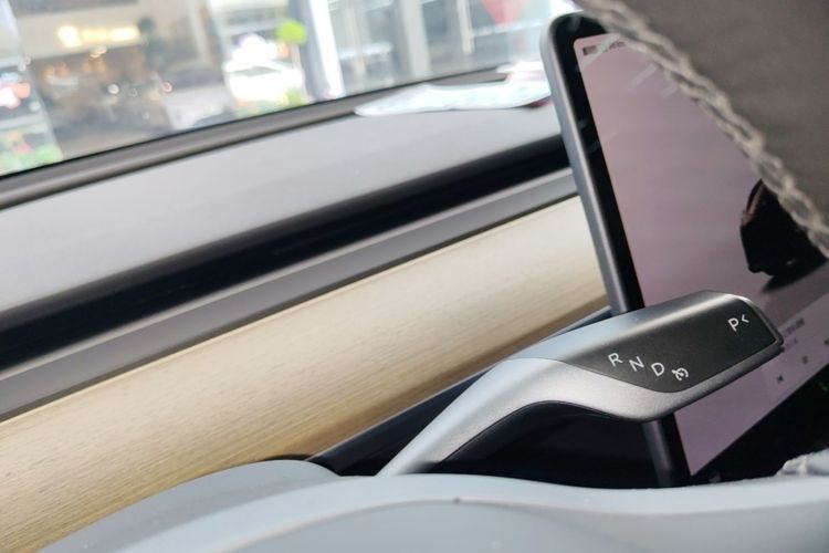Tesla Model Y 2023 #14 Tesla Model Y 2023 car image #14