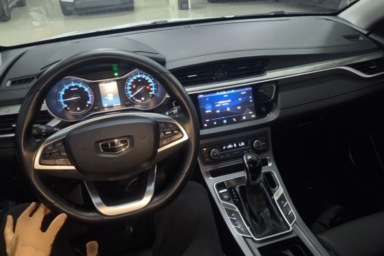 GEELY Emgrand 2019 car image #10