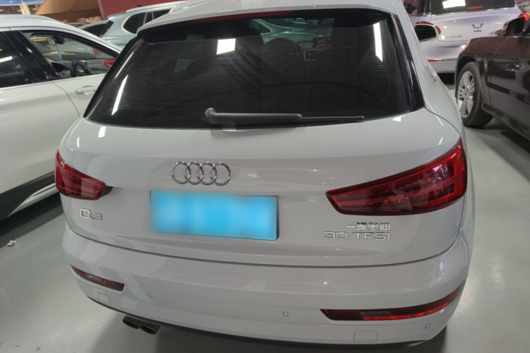 Audi Q3 2017 car image #6