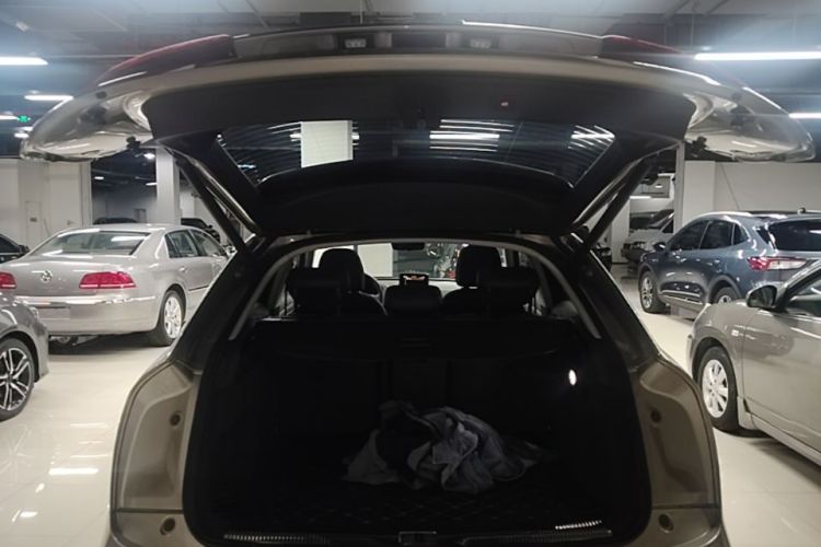 Audi Q3 2018 car image #19