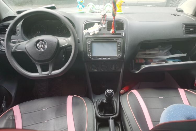 Volkswagen Polo 2015 car image #11